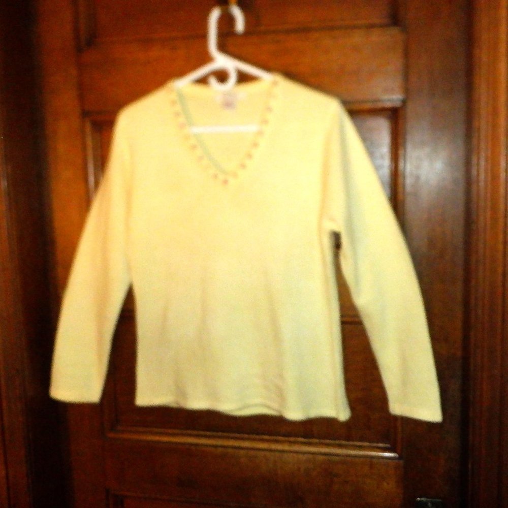 ~~~ INSPIRE by ONE ~~~ Pullover ~ 20 Rhinestones Around V Neck Collar